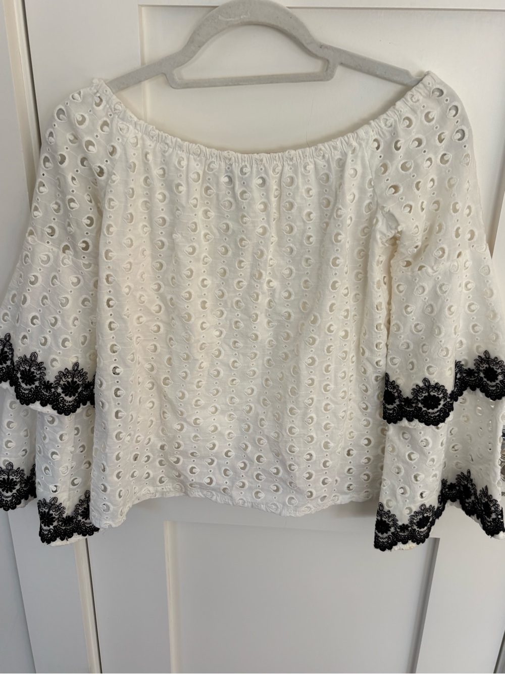 Bailey 44 White Eyelet Off-Shoulder Top med new w/o tags with Black Lace Trim